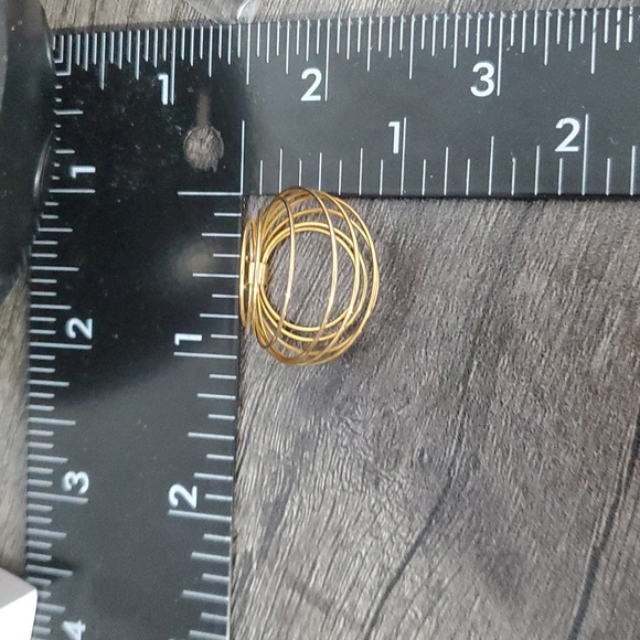 Elegant Gold Tone Wire Pendant P313 - Picture 3 of 3